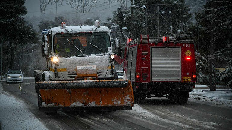 Καστοριά: Παρέμβαση της πυροσβεστικής για μεταφορά κτηνοτρόφου σε ασφαλές σημείο λόγω της χιονόπτωσης